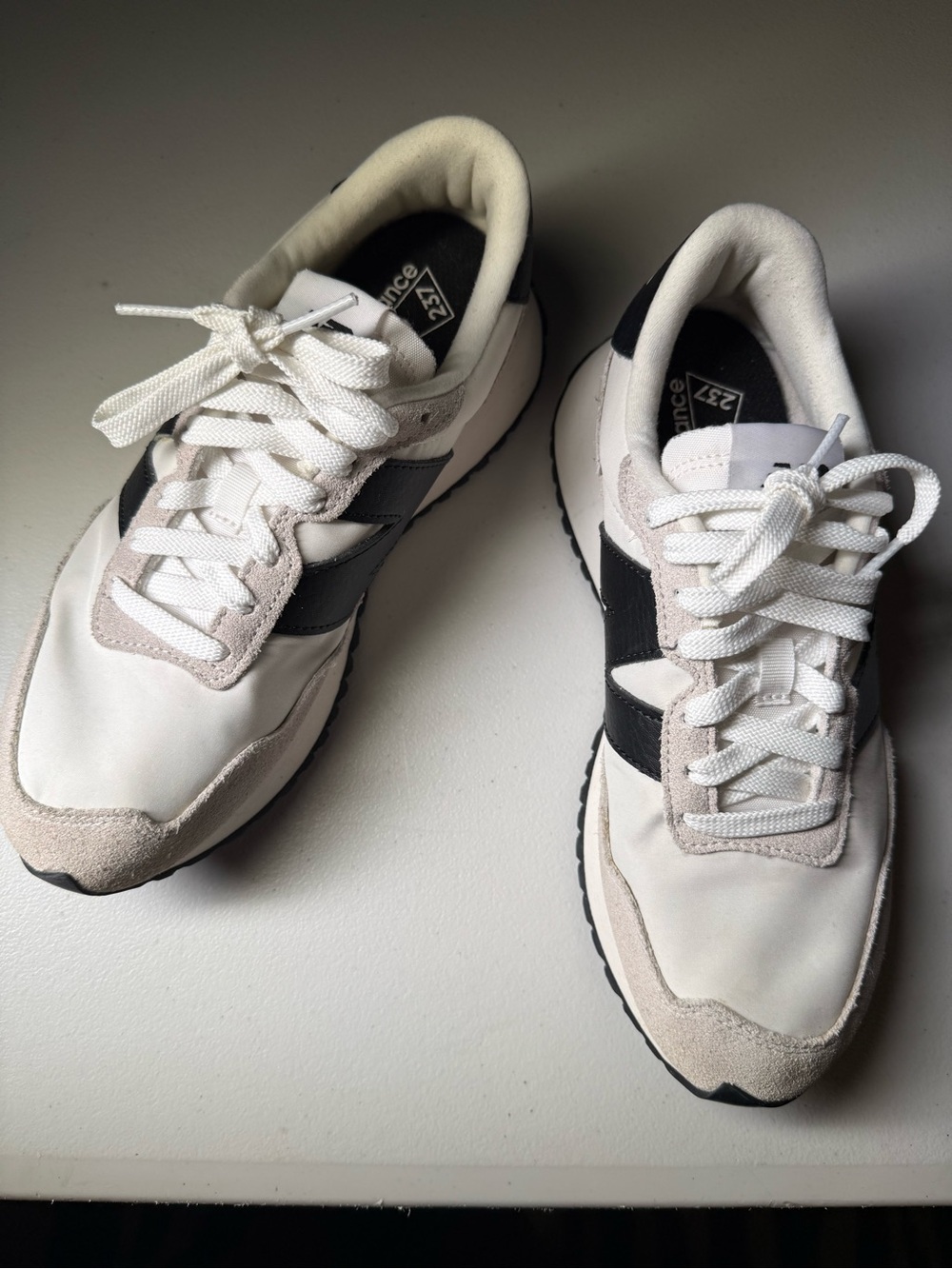 New Balance Women’s Athletic Sneakers in White, Black, and Light Gray Sz 7.5